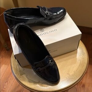 Bandolino Women’s Dark Blue “Salie3” Patent Leather Loafers size 9 M